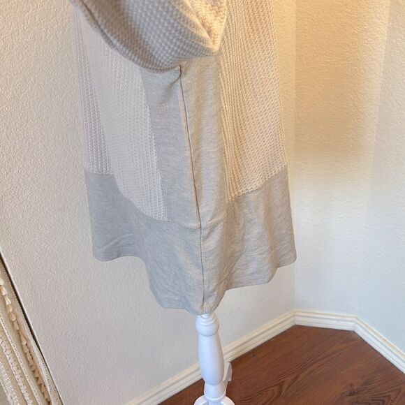 Women's Doe & Rae Long Sleeve Mixed Material Cream V-Neck Sweater ~ Size Large - Picture 5 of 8